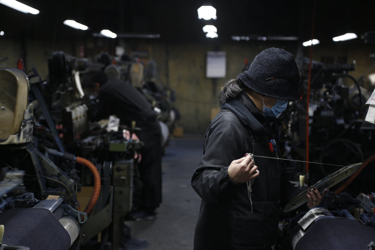 パンツ SHINYA Triela charcoal gray ceffyl cloth Grey Charcoal Grey Solid Texture Chenille Upholstery Fabric